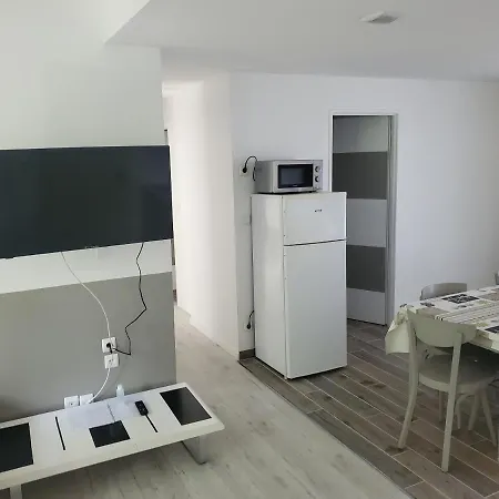 T4 Centre Apartment Lourdes